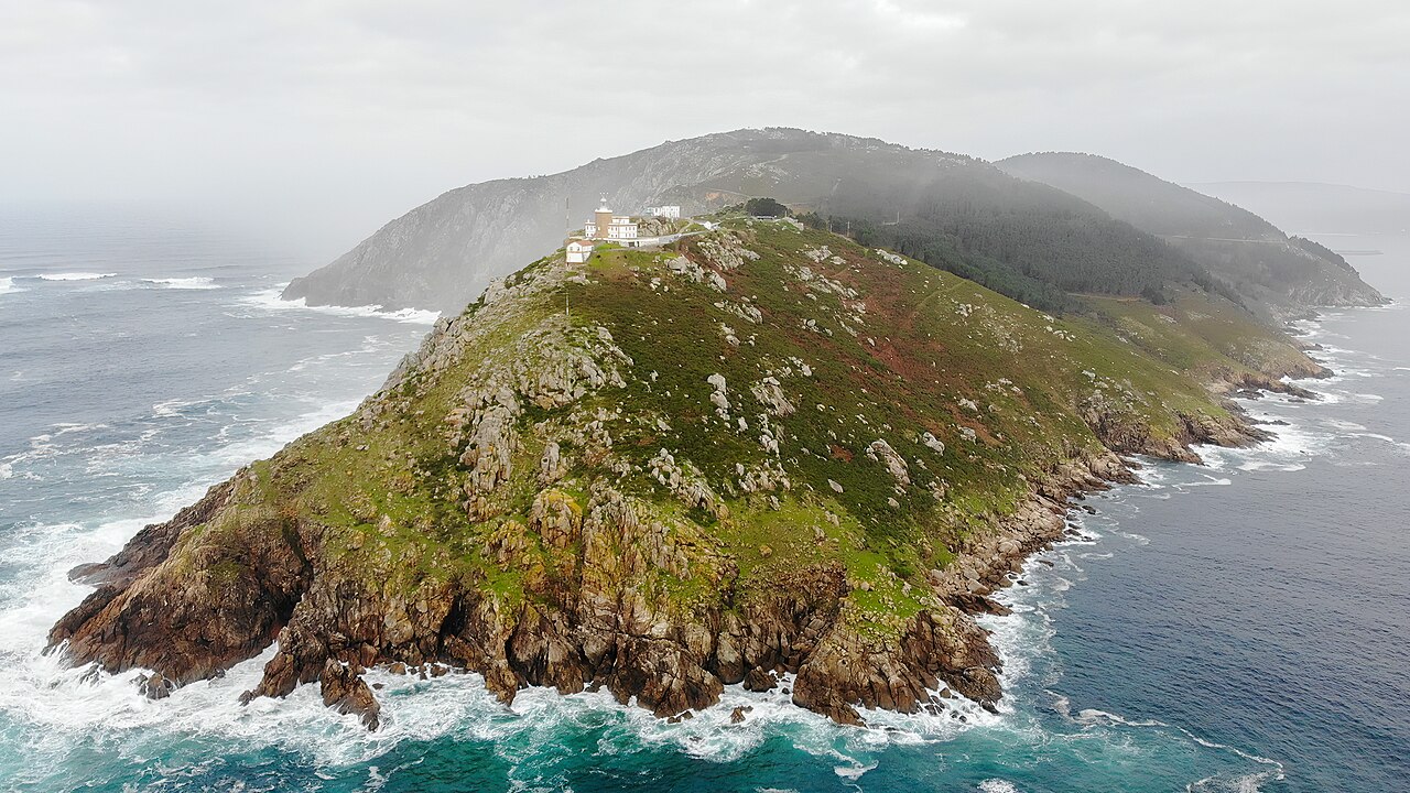 Faro de Fisterra y costa atlántica para ruta en coche